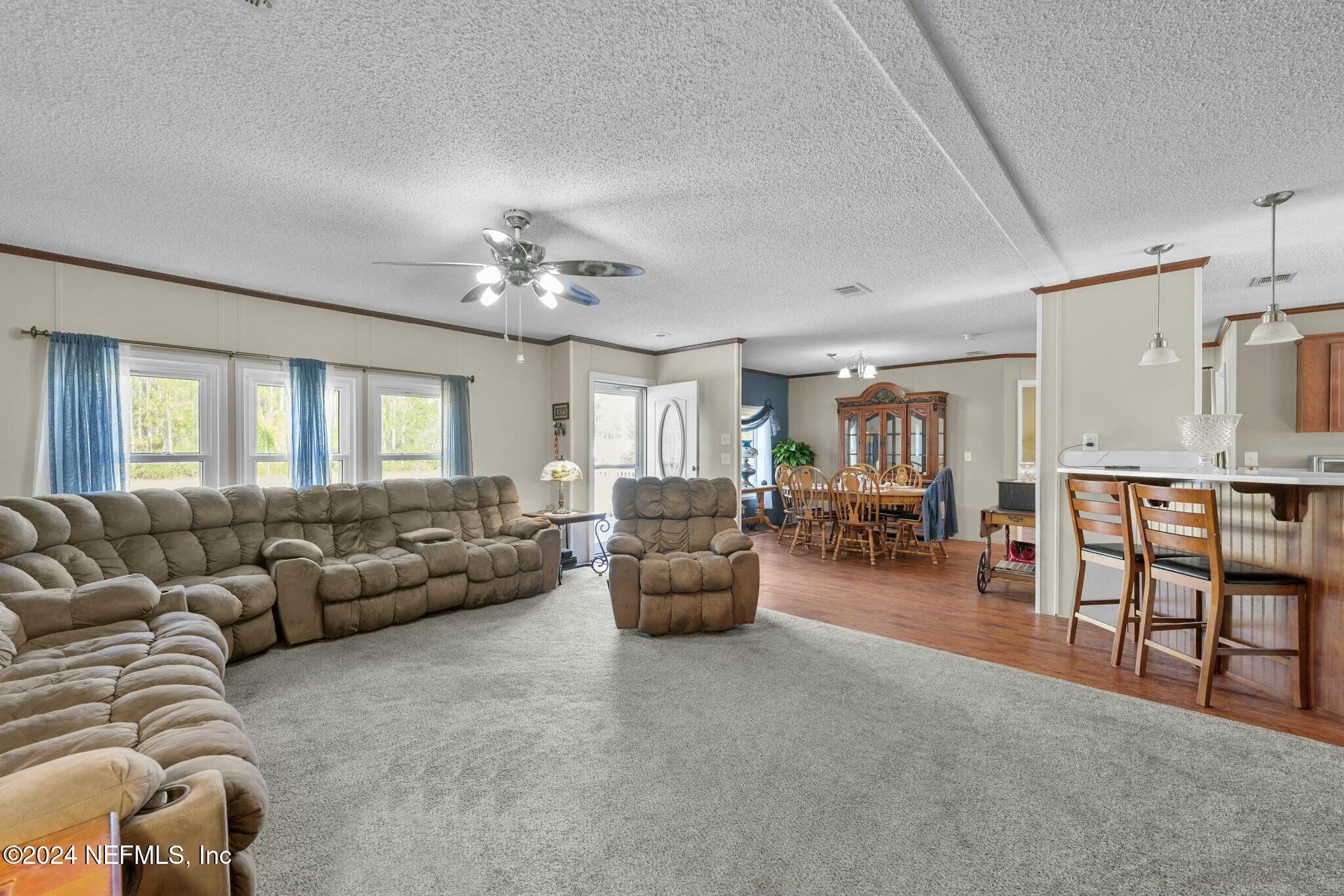 135 East Satsuma Road Palatka, FL 32177 - Photo 9 of 32 Living room
