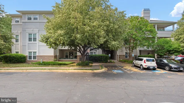 $2,600 | 12004 Taliesin Place, Unit 32, Reston, VA 20190