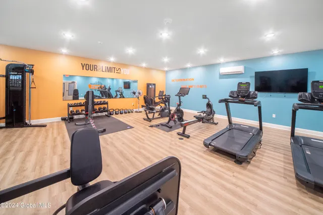 $2,600 | 28 Everett Rd Extension, Albany, NY 12205