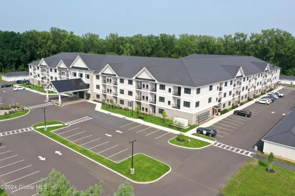 $2,600 | 28 Everett Rd Extension, Albany, NY 12205