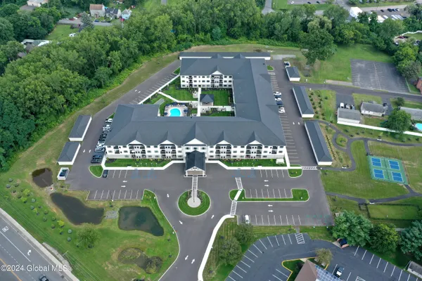 $2,600 | 28 Everett Rd Extension, Albany, NY 12205