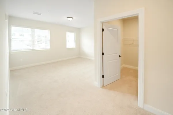 $2,600 | 28 Everett Rd Extension, Albany, NY 12205