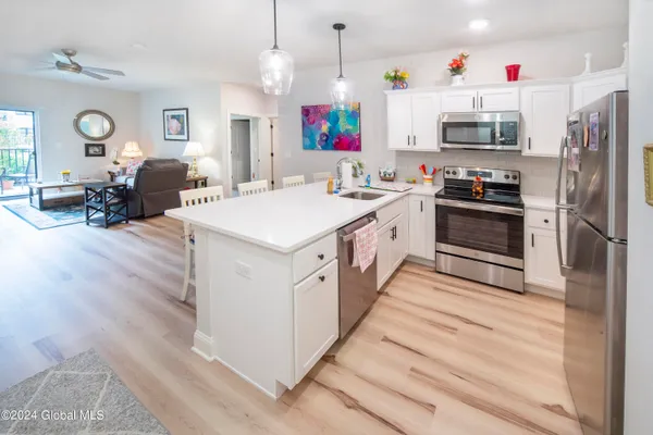 $2,600 | 28 Everett Rd Extension, Albany, NY 12205