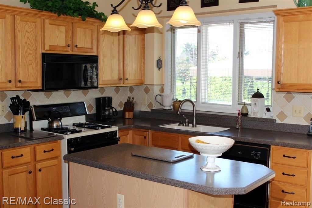 45193 Lothrop Road Canton, MI 48188 - Photo 12 of 25 Kitchen 4
