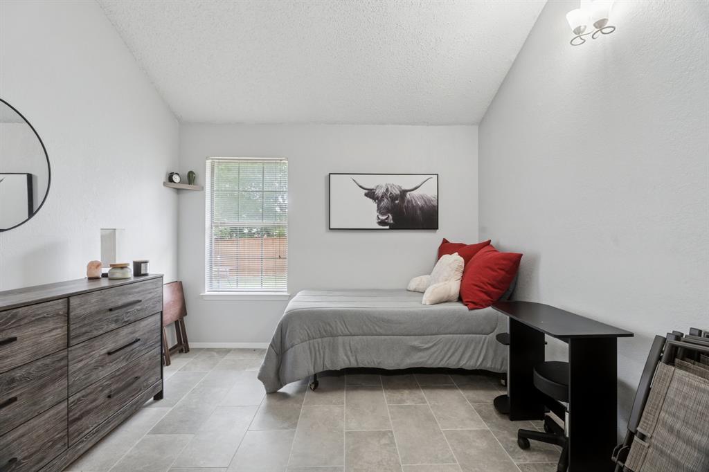 9780 Windy Ridge Road Frisco, TX 75033 - Photo 16 of 25 Spacious room featuring vaulted ceilings, light gray wall paint, and large format tile flooring