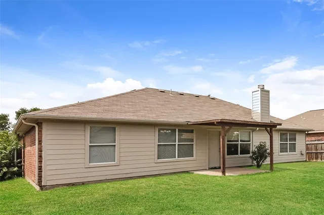 $1,990 | 824 Matthew Lane, Royse City, TX 75189