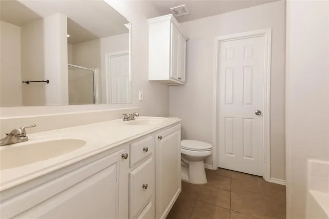 $1,990 | 824 Matthew Lane, Royse City, TX 75189