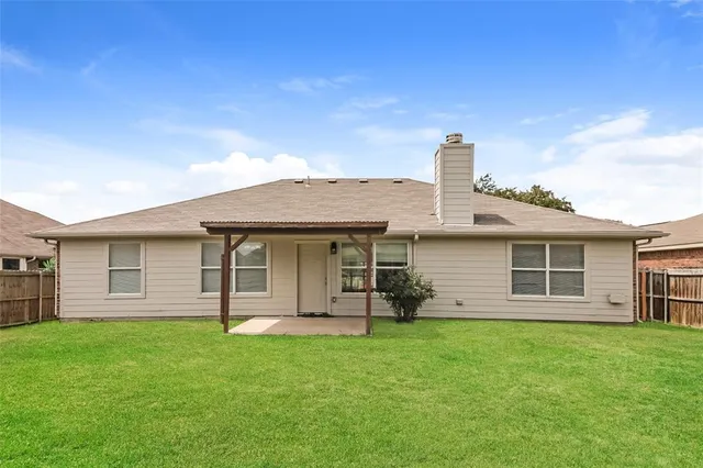 $1,990 | 824 Matthew Lane, Royse City, TX 75189