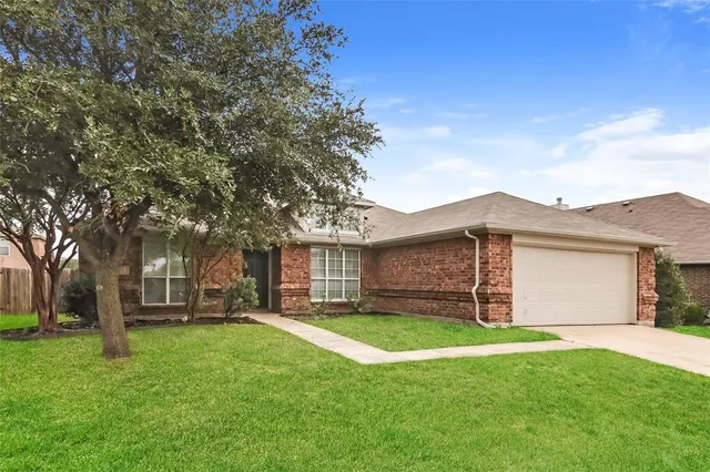 $1,990 | 824 Matthew Lane, Royse City, TX 75189