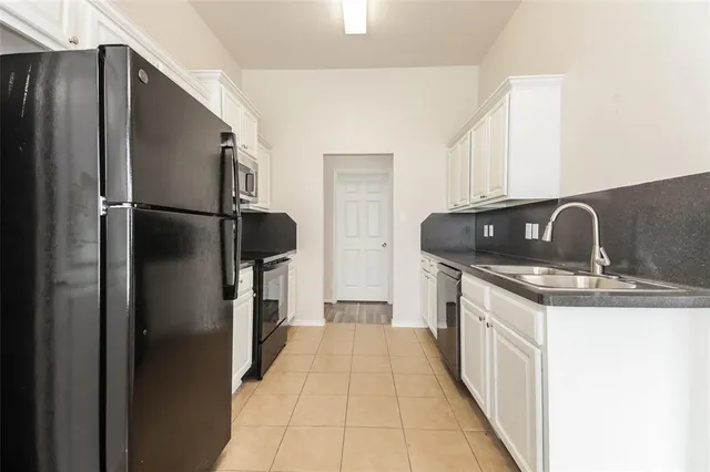 $1,990 | 824 Matthew Lane, Royse City, TX 75189