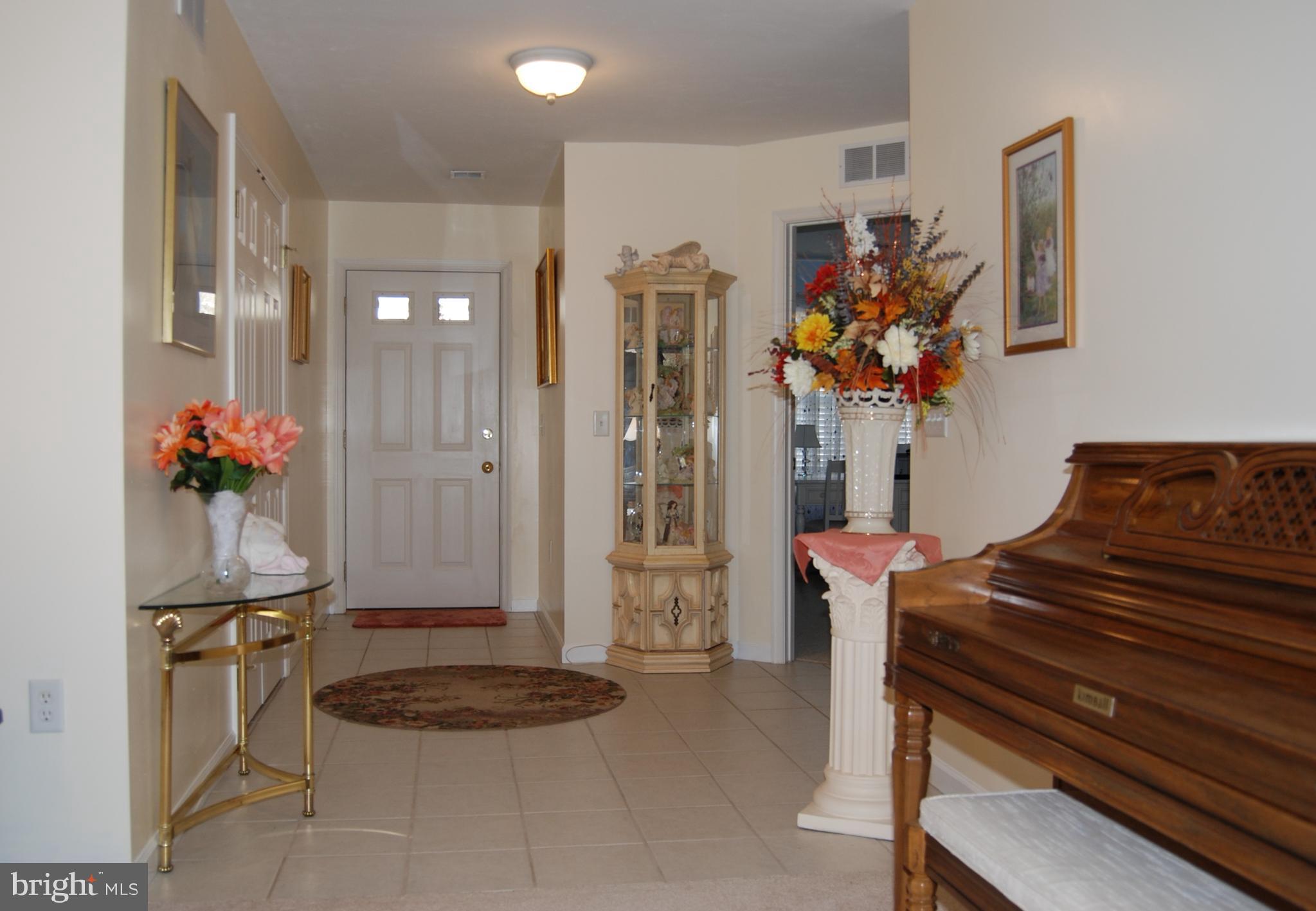 7028 Seneca Ridge Drive York, PA 17403 - Photo 2 of 20 Gallery Image 2
