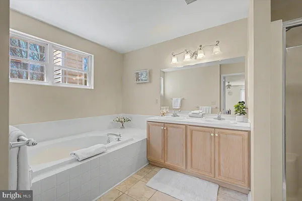 $529,000 | 517 Southhampton Lane, Wilmington, DE 19808