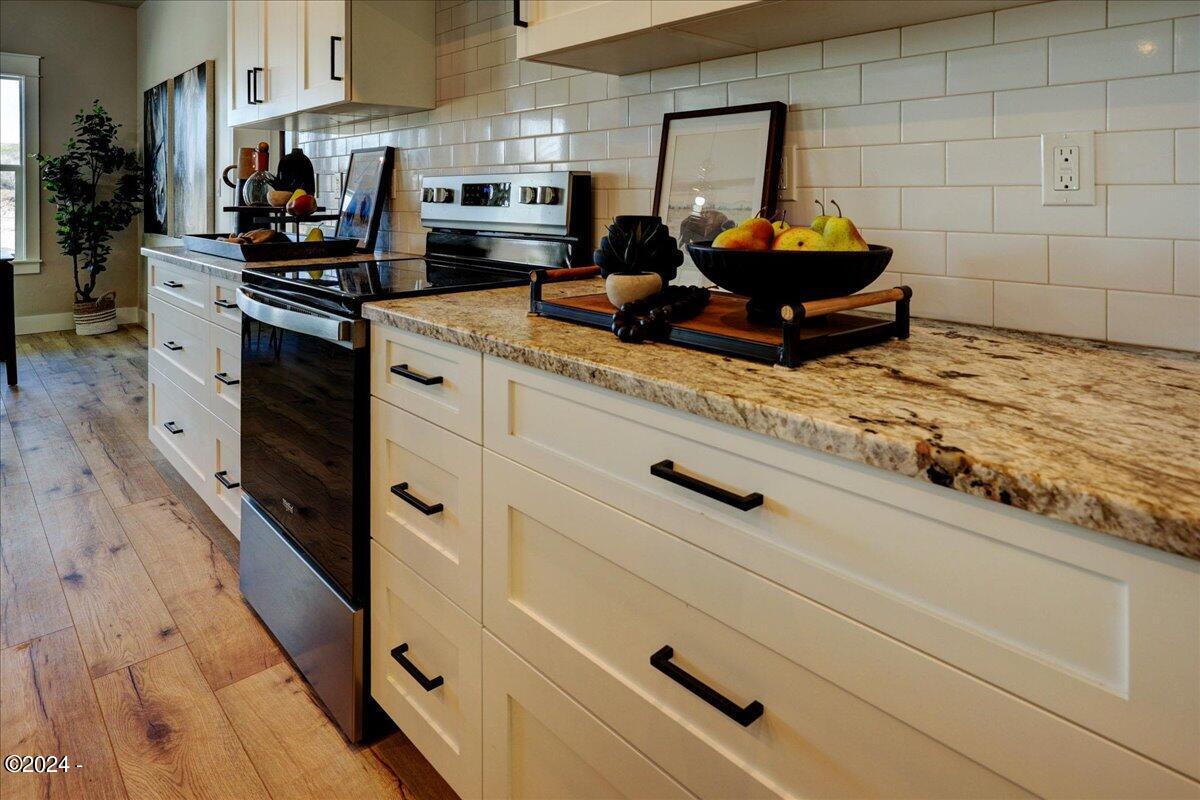 4437 Casa Rio Drive Ontario, OR 97914 - Photo 13 of 45 Deep Cabinets