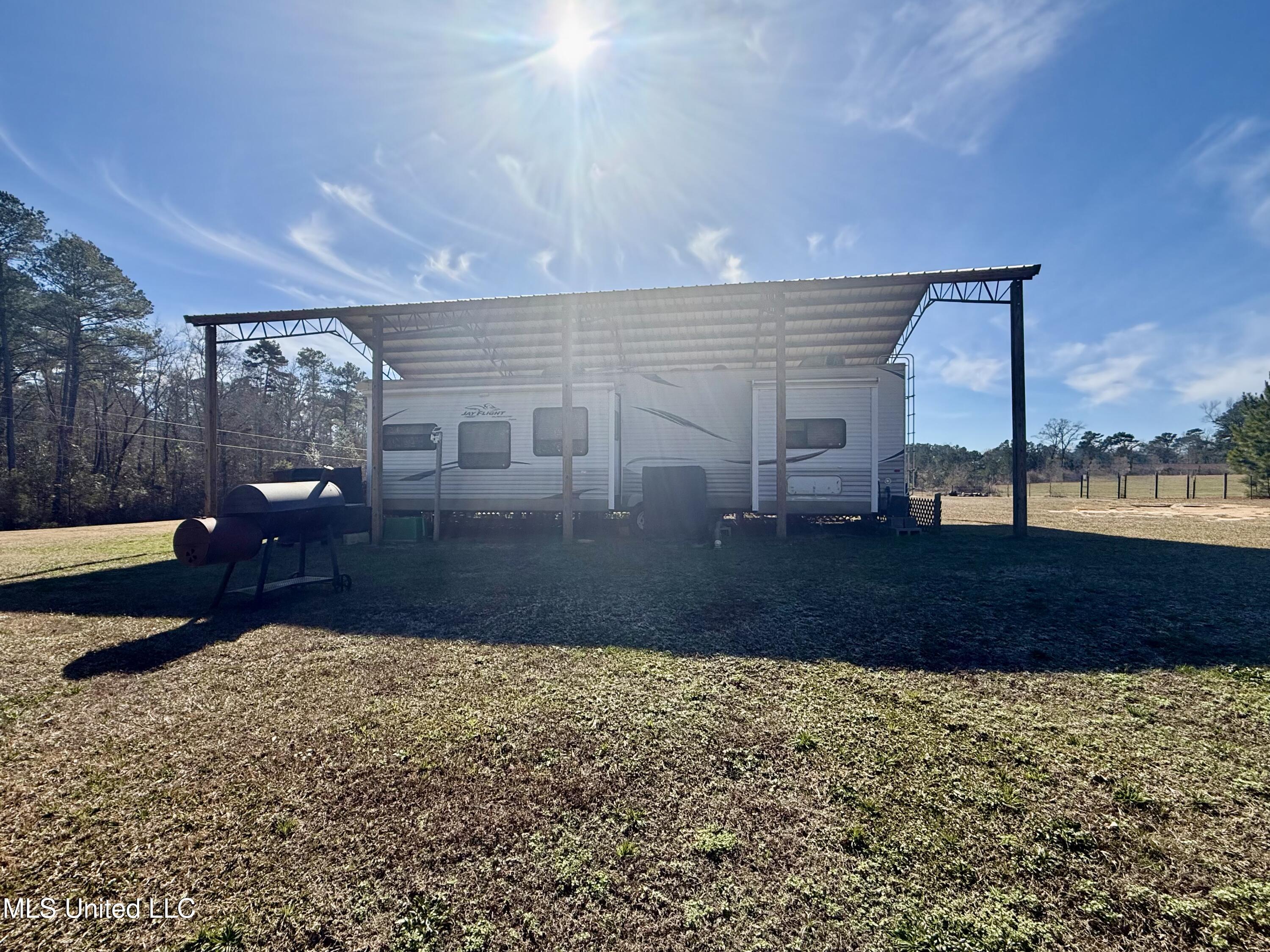 276 Martin Lane Raleigh, MS 39153 - Photo 3 of 34 IMG_1664