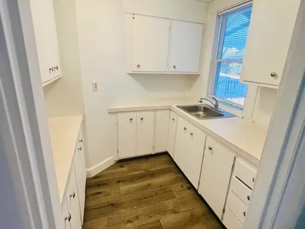 $1,880 | 384 Belmont Street, Unit 1, Manchester, NH 03103