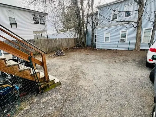 $1,880 | 384 Belmont Street, Unit 1, Manchester, NH 03103