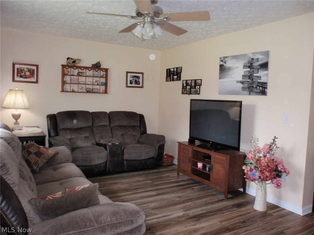 880 Harris Road Sheffield Lake, OH 44054 - Photo 3 of 27 Gallery Image 3