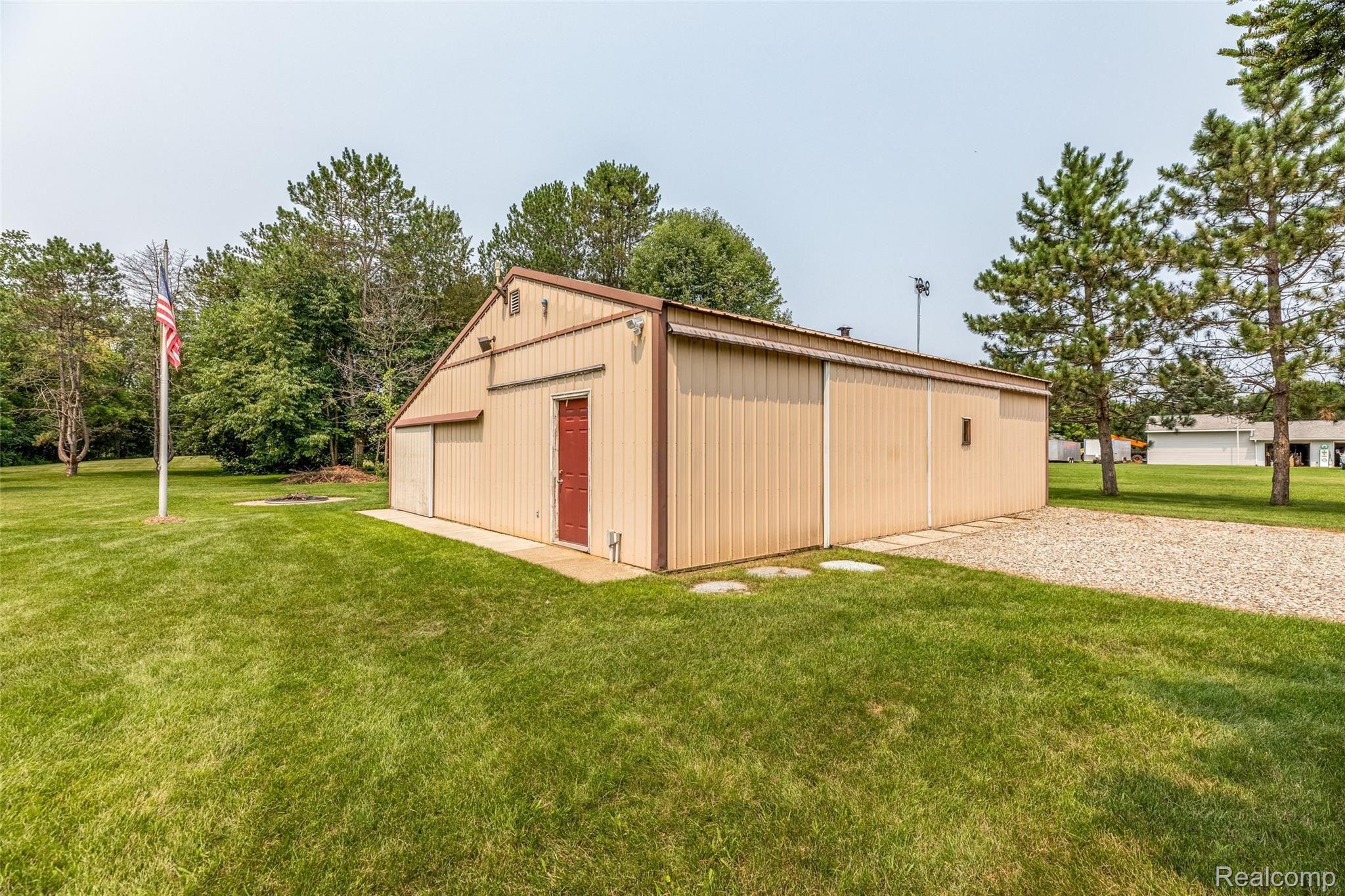 3787 Hooker Road Pinckney, MI 48169 - Photo 43 of 55 12.Barn