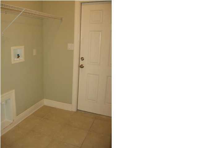 263 Diamond Cove, Unit 263 Destin, FL 32541 - Photo 21 of 24 a small space with a window