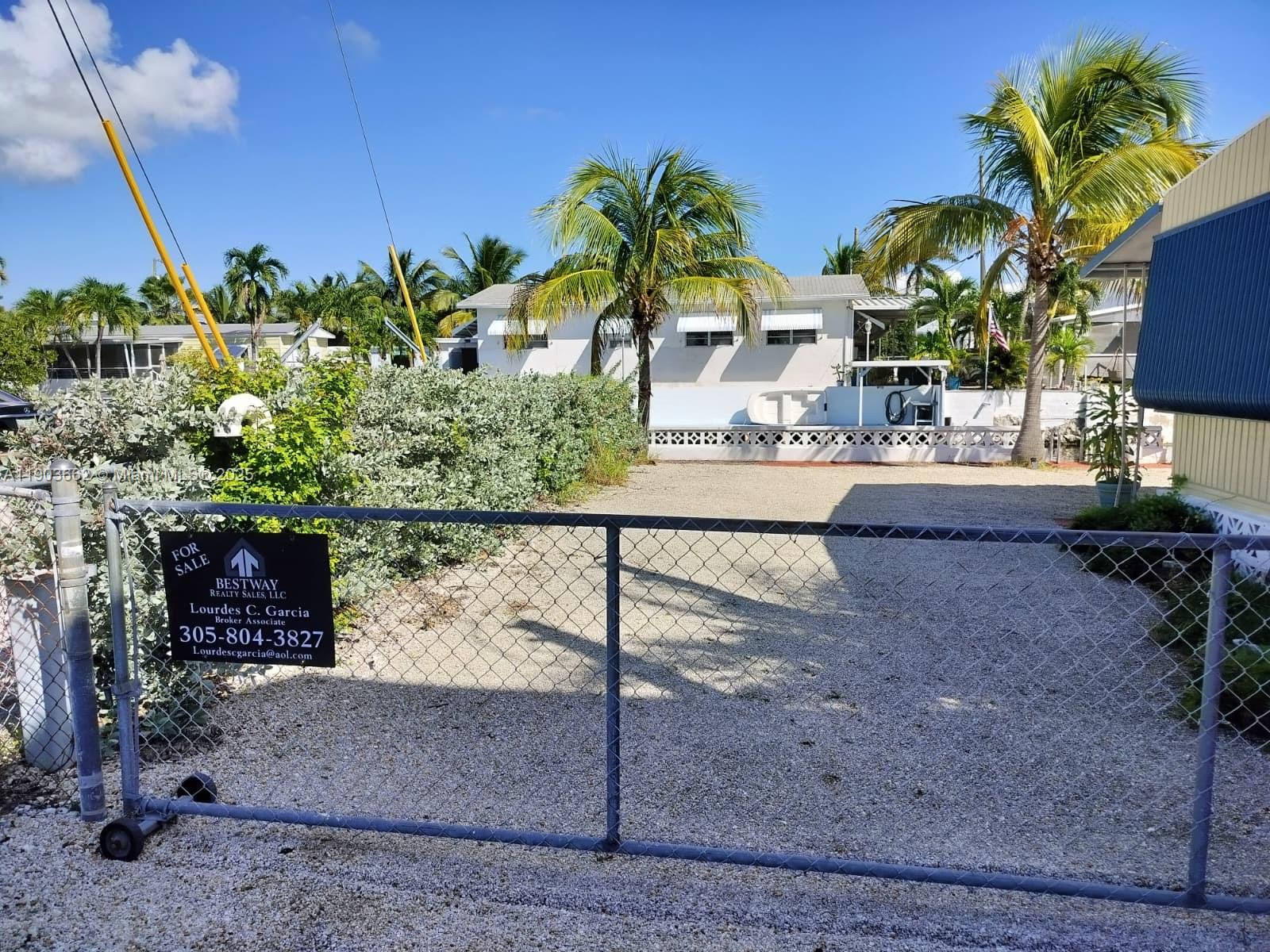 206 West 2nd Court Key Largo, FL 33037 - Photo 17 of 53 a view of a backyard