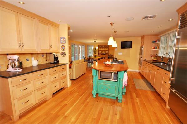 67 Authors Road Concord, MA 01742 - Photo 2 of 22