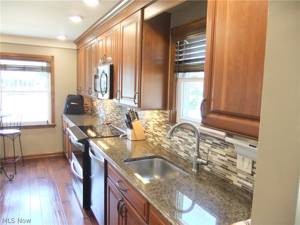 1329 Lander Road Cleveland, OH 44124 - Photo 12 of 32