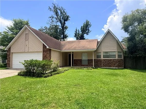 $2,100 | 216 Woodridge Boulevard, Mandeville, LA 70471