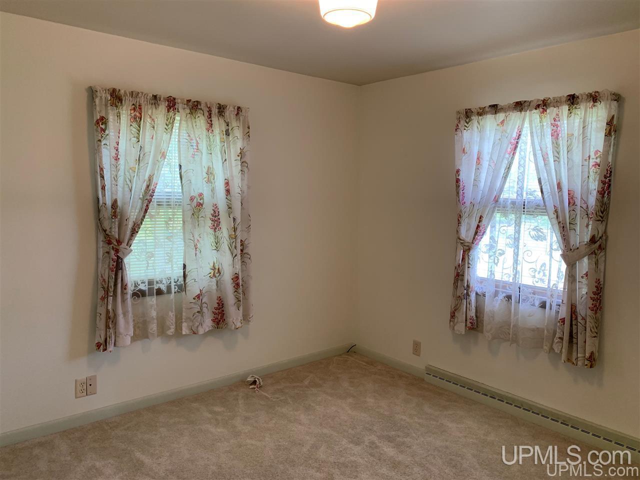 7664 County 426 M.5 Road Gladstone, MI 49837 - Photo 3 of 11