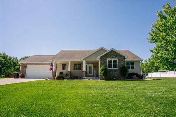 $386,000 | 10572 East Aminoff Drive, Effingham, IL 62401