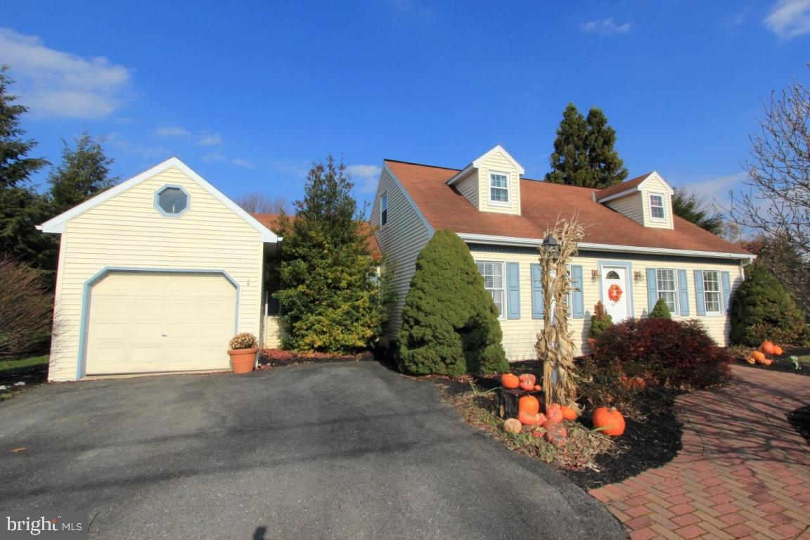 119 Ashley Drive Lititz, PA 17543 - Photo 4 of 33