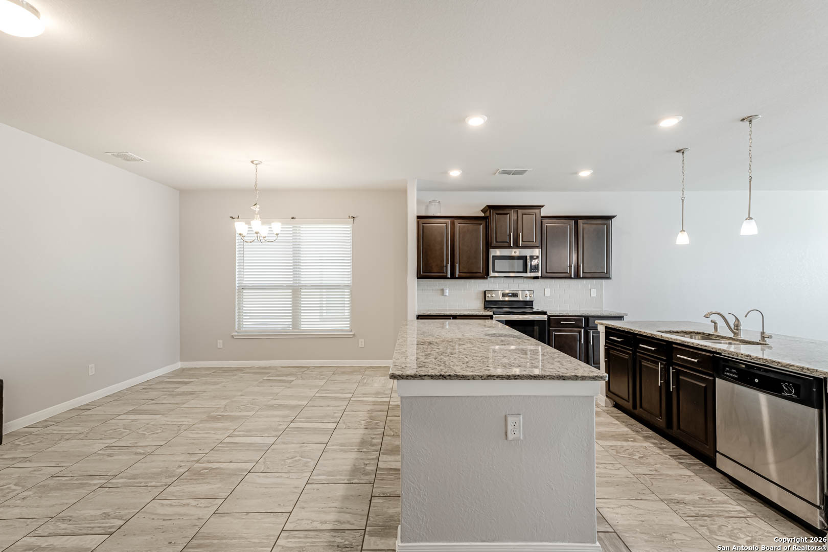 8908 Arundal Garden Converse, TX 78109 - Photo 11 of 32