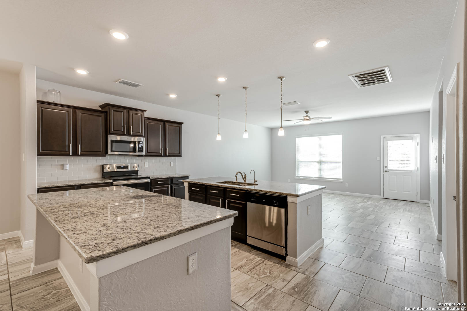 8908 Arundal Garden Converse, TX 78109 - Photo 12 of 32