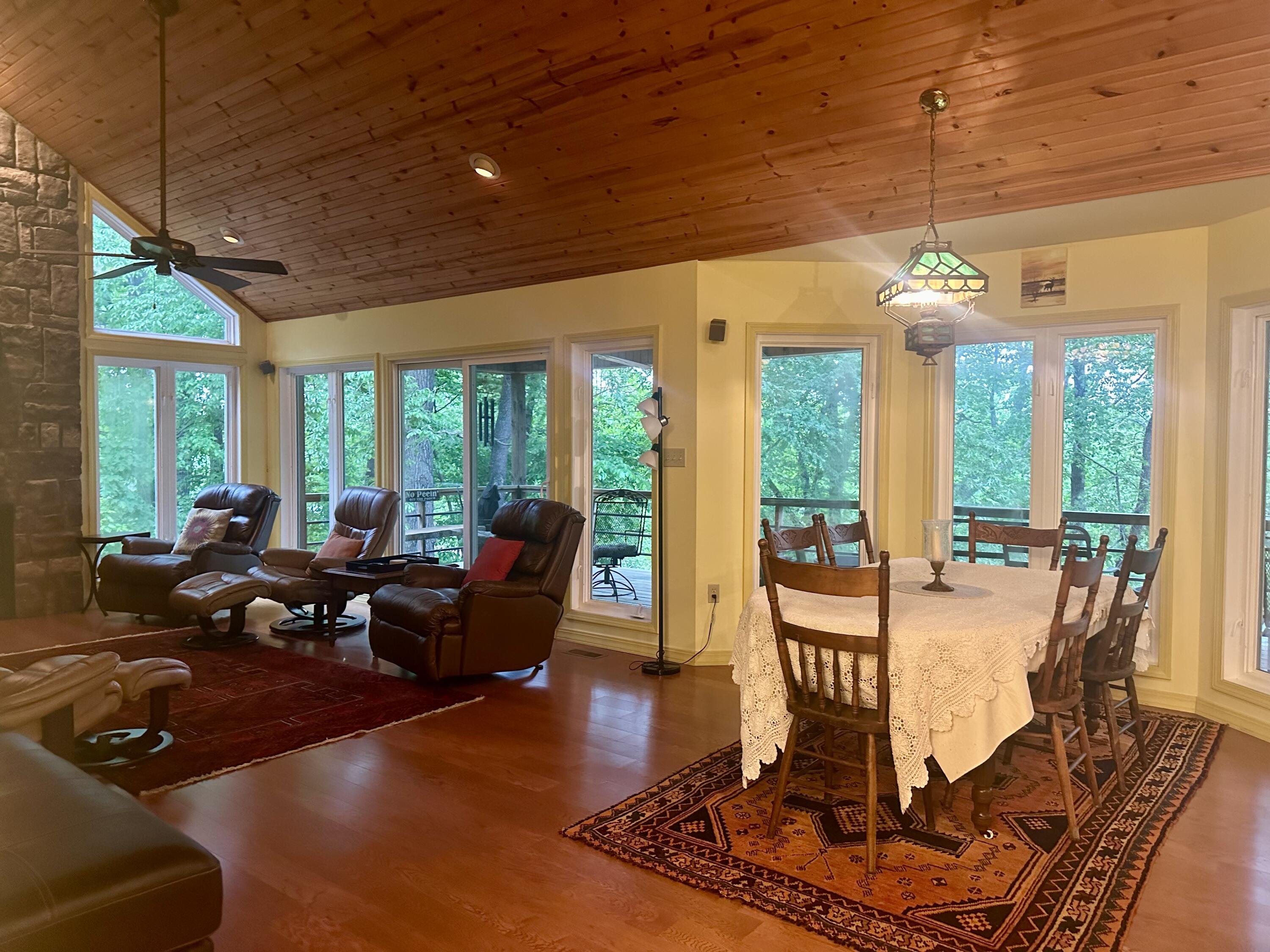136 Riverview Drive Mammoth Spring, AR 72554 - Photo 8 of 56 Dining/living