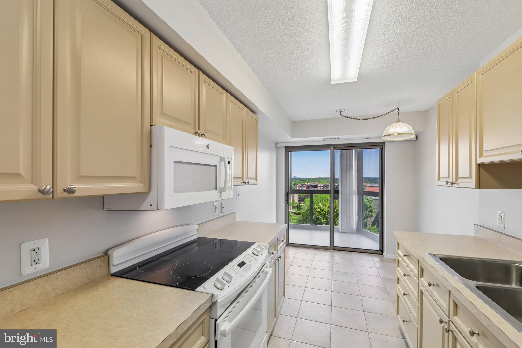 19385 Cypress Ridge Terrace, Unit 515 Leesburg, VA 20176 - Photo 22 of 58