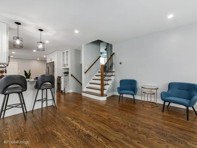 $699,900 | 7225 East Prairie Road, Lincolnwood, IL 60712