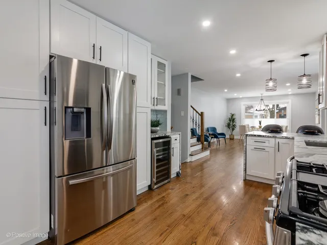 $699,900 | 7225 East Prairie Road, Lincolnwood, IL 60712