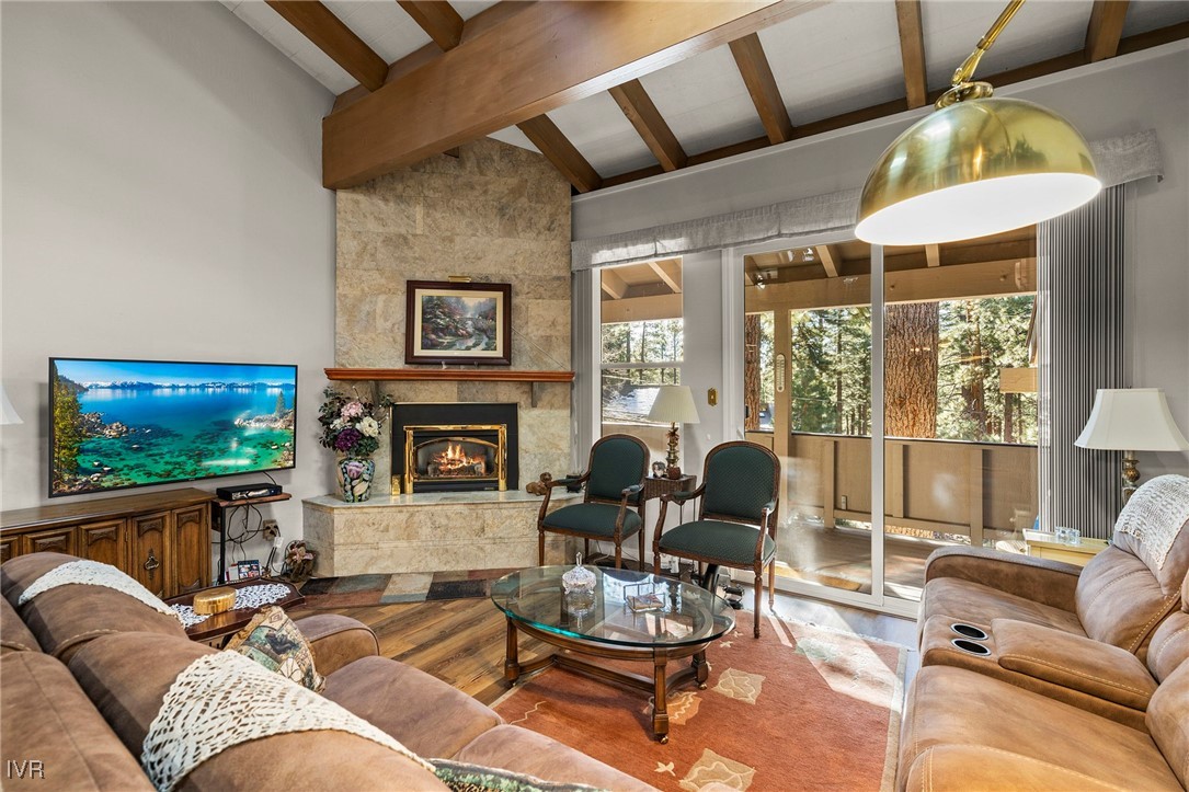 321 Ski Way, Unit 197 Incline Village, NV 89451 - Photo 5 of 25 Living room