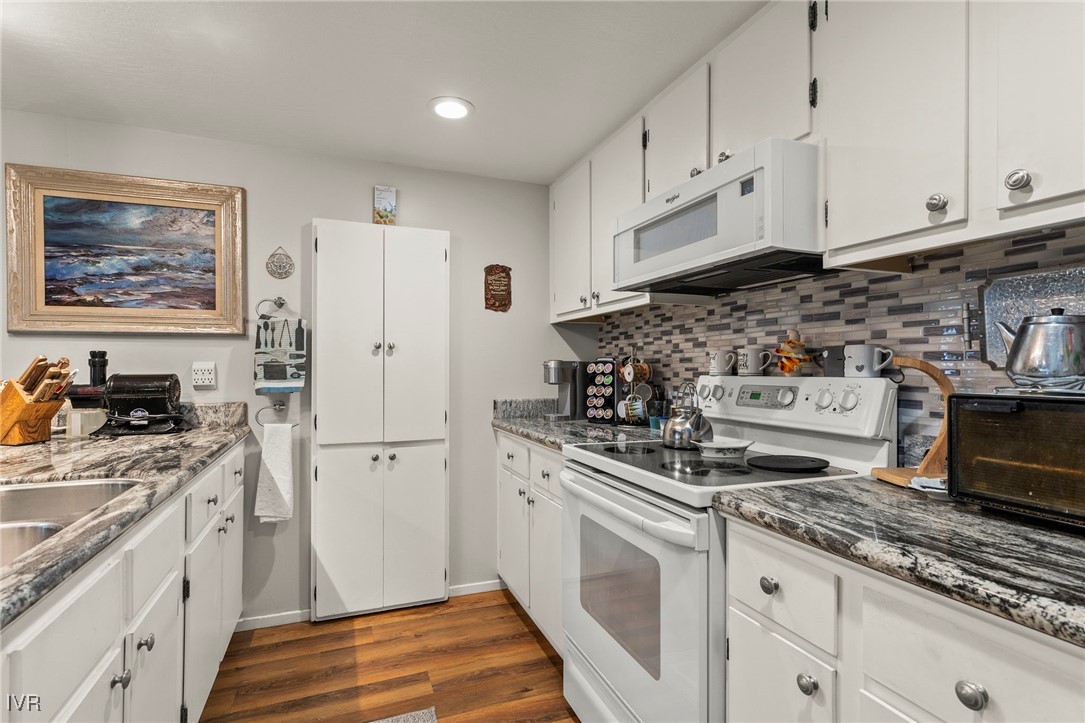 321 Ski Way, Unit 197 Incline Village, NV 89451 - Photo 10 of 25 Kitchen