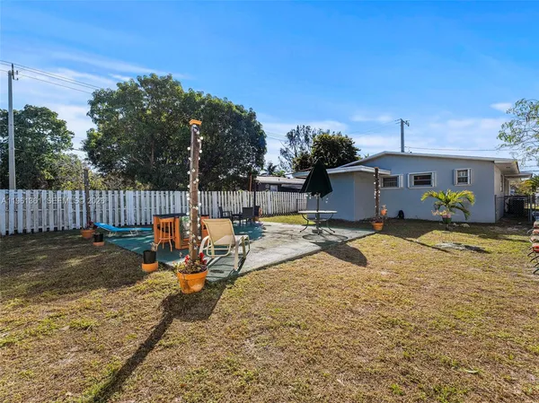 a view of small garden in the backyard