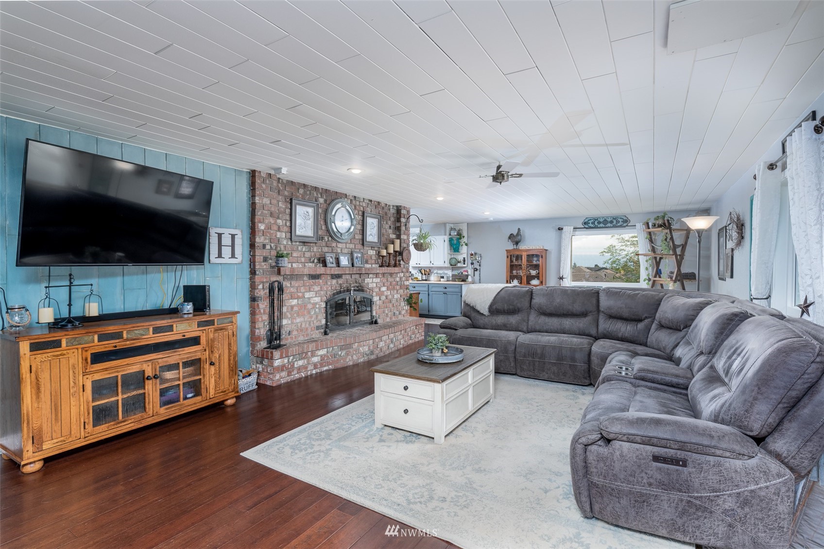 6093 Captain's Way Ferndale, WA 98248 - Photo 11 of 32 a living room with furniture and a flat screen tv