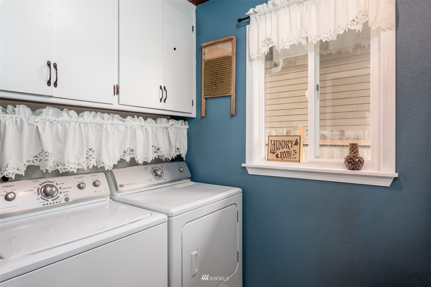 6093 Captain's Way Ferndale, WA 98248 - Photo 20 of 32 a view of washer and dryer with bathtub