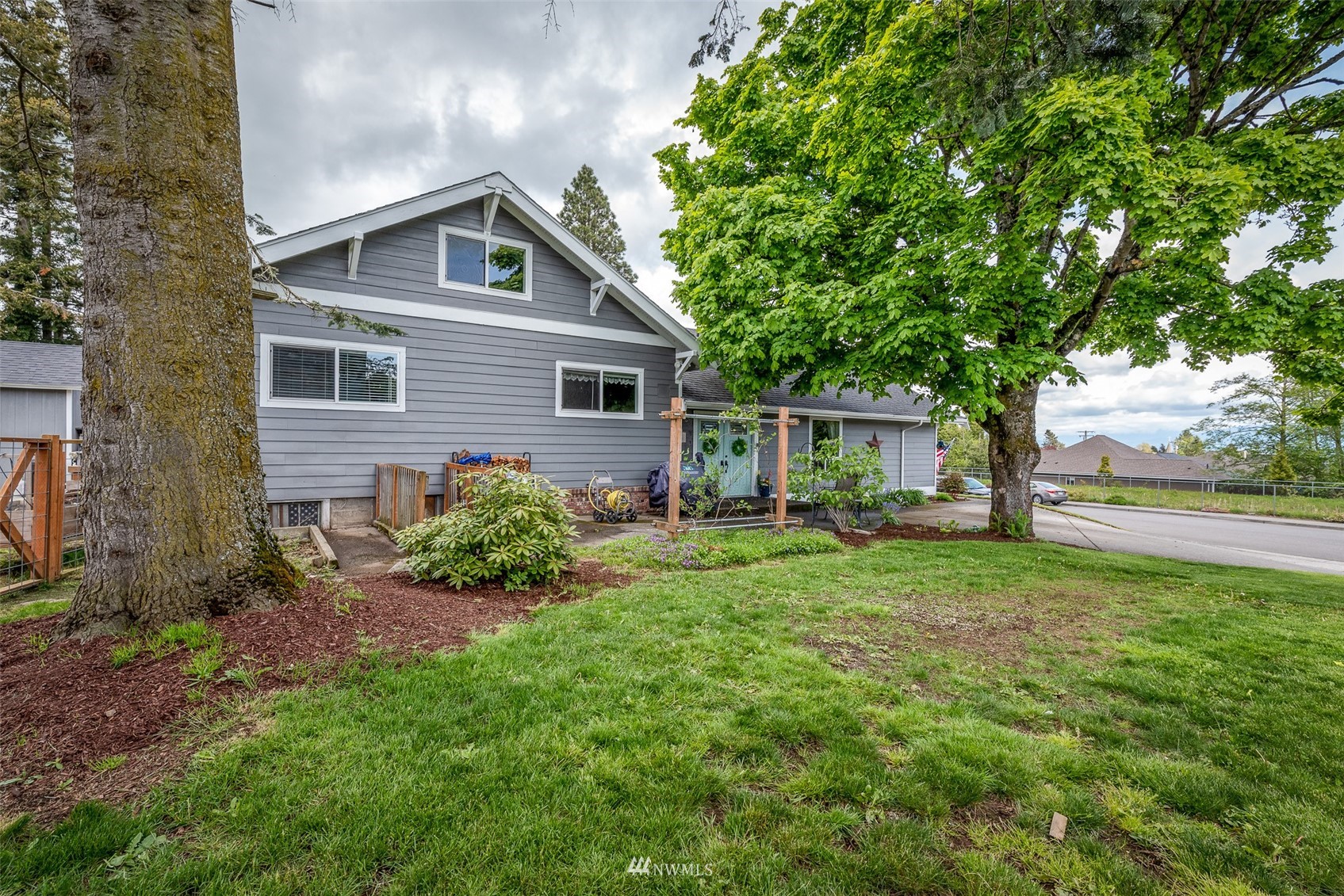 6093 Captain's Way Ferndale, WA 98248 - Photo 29 of 32 a front view of house with yard and green space