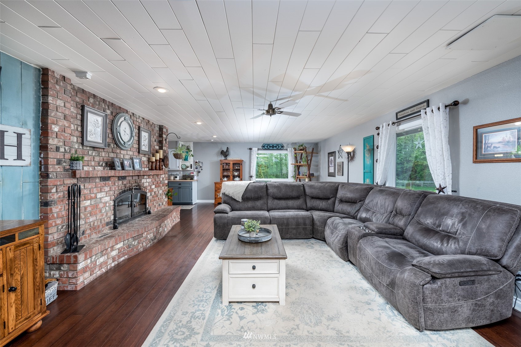 6093 Captain's Way Ferndale, WA 98248 - Photo 3 of 32 a living room with furniture and a flat screen tv
