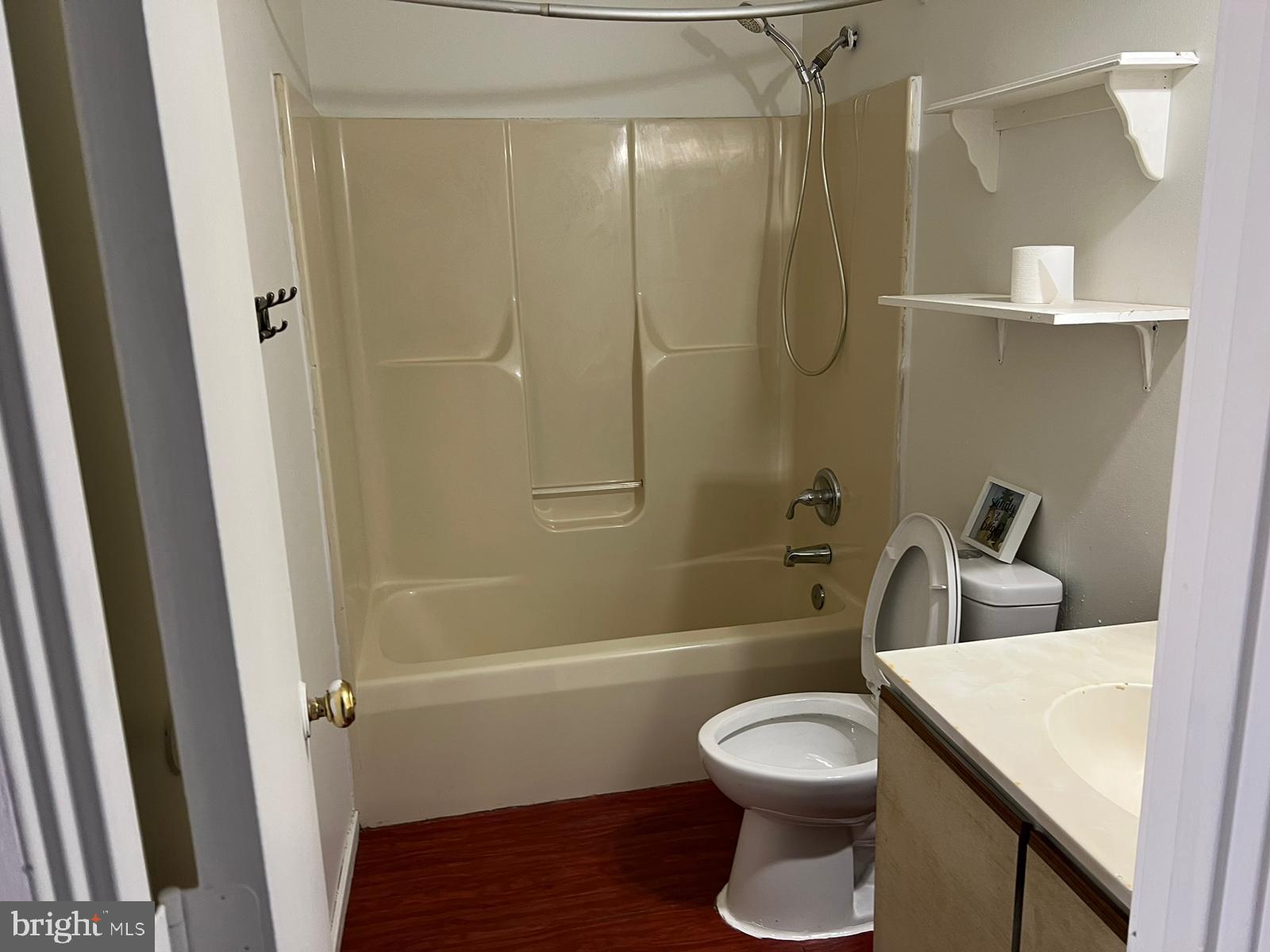 1119 Inner Circle Brooklyn, MD 21225 - Photo 17 of 23 Full Bath