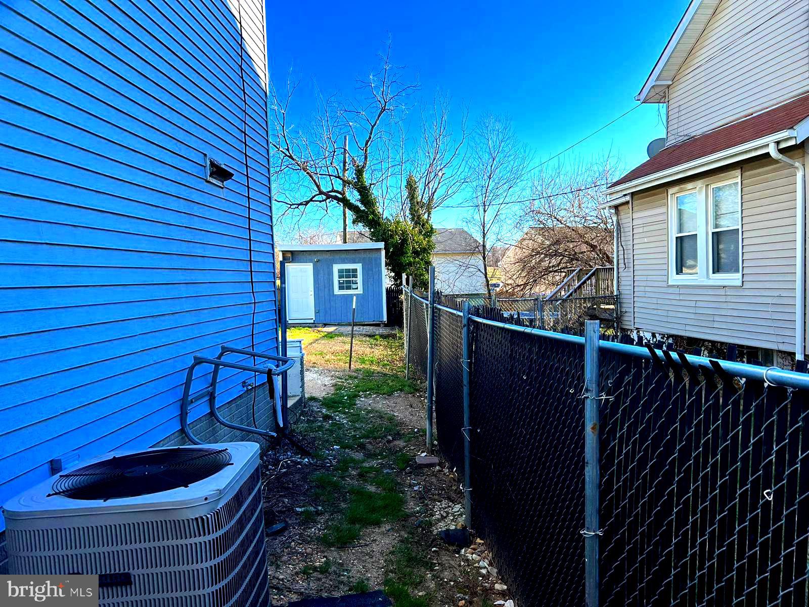 1119 Inner Circle Brooklyn, MD 21225 - Photo 21 of 23 Side View