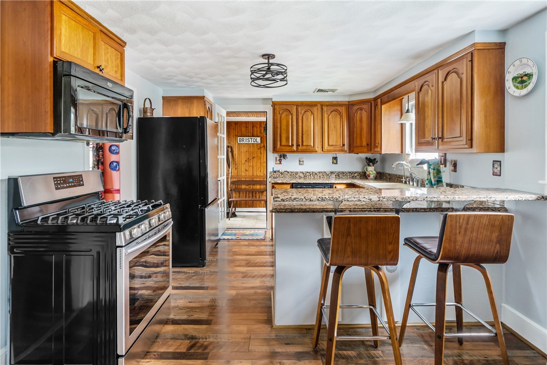 8 Fort Hill Road Bristol, RI 02809 - Photo 13 of 42