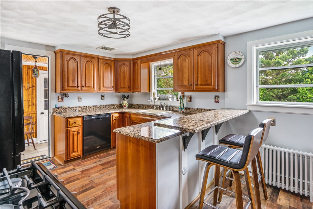 8 Fort Hill Road Bristol, RI 02809 - Photo 14 of 42