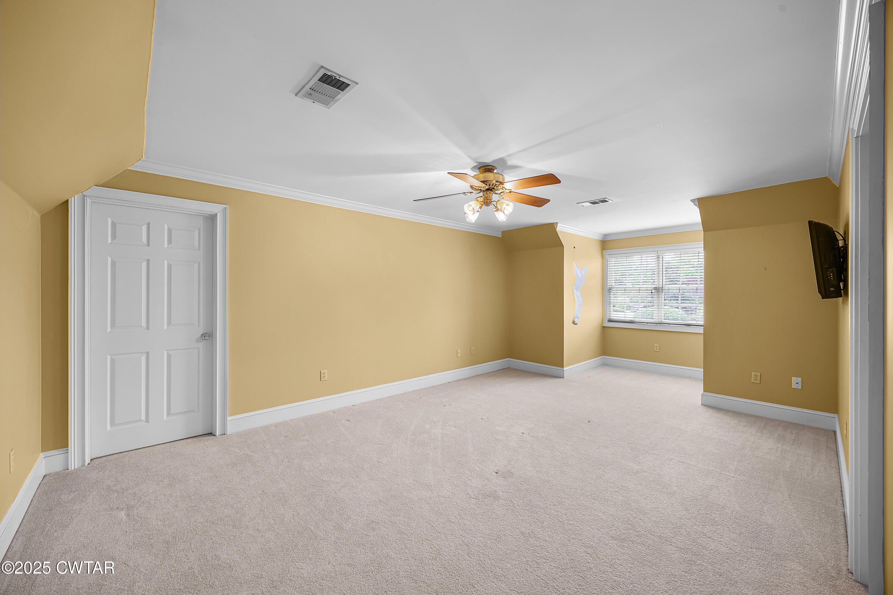 40 Winfield Place Jackson, TN 38305 - Photo 21 of 37 a view of an empty room with a bathroom