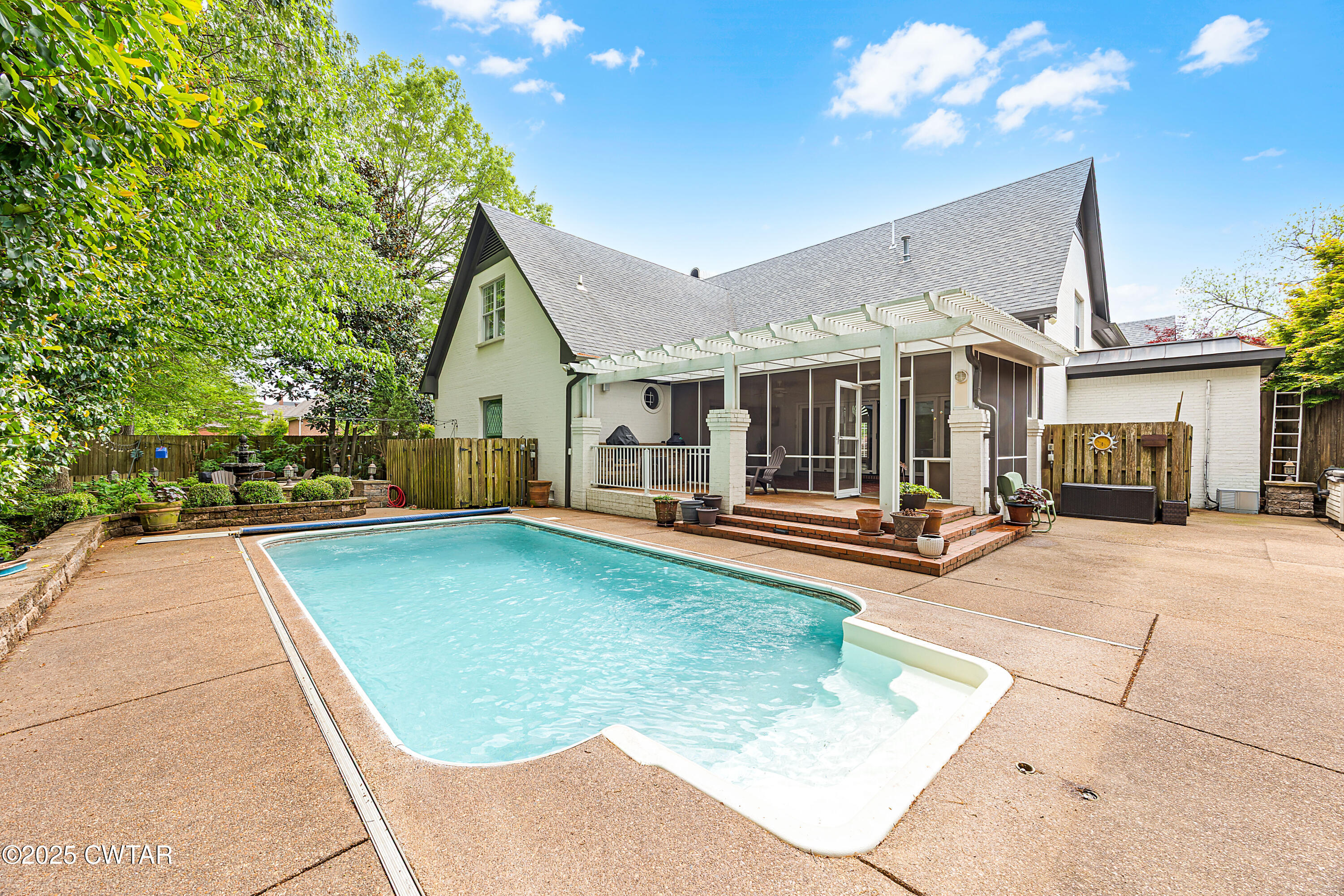 40 Winfield Place Jackson, TN 38305 - Photo 33 of 37 a view of swimming pool with seating area