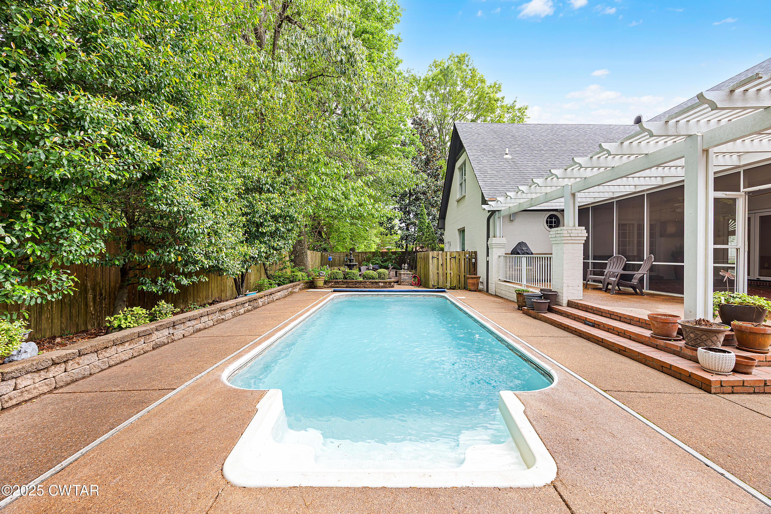40 Winfield Place Jackson, TN 38305 - Photo 34 of 37 a view of a backyard with swimming pool